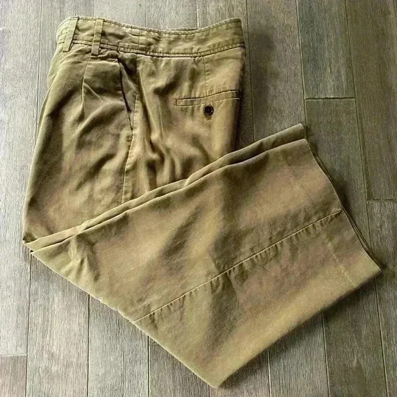 Banana Republic  soft khaki fabric wide leg capris, 2P - Picture 5 of 6
